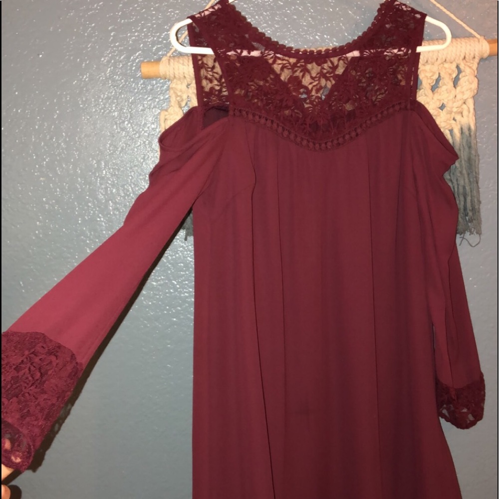 Maroon simple dress with open shoulders